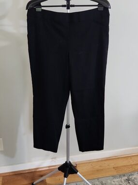 Briggs New York Black Ankle Length Pants. Size 16.